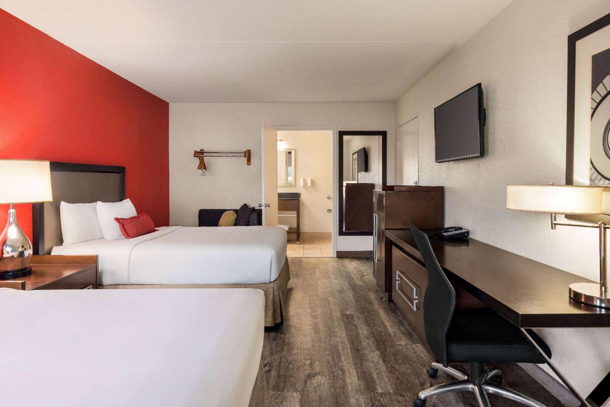 Отель Ramada By Wyndham Albuquerque Airport Экстерьер фото