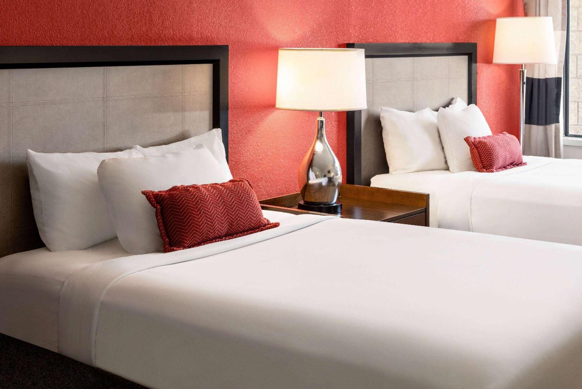 Отель Ramada By Wyndham Albuquerque Airport Экстерьер фото