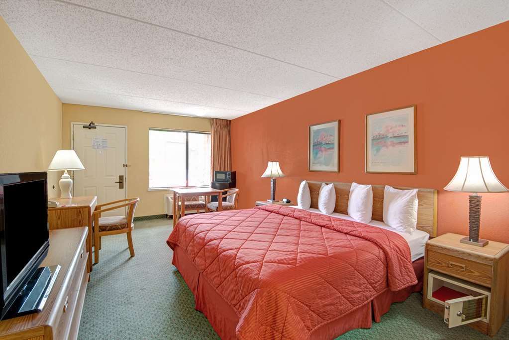 Отель Ramada By Wyndham Albuquerque Airport Номер фото