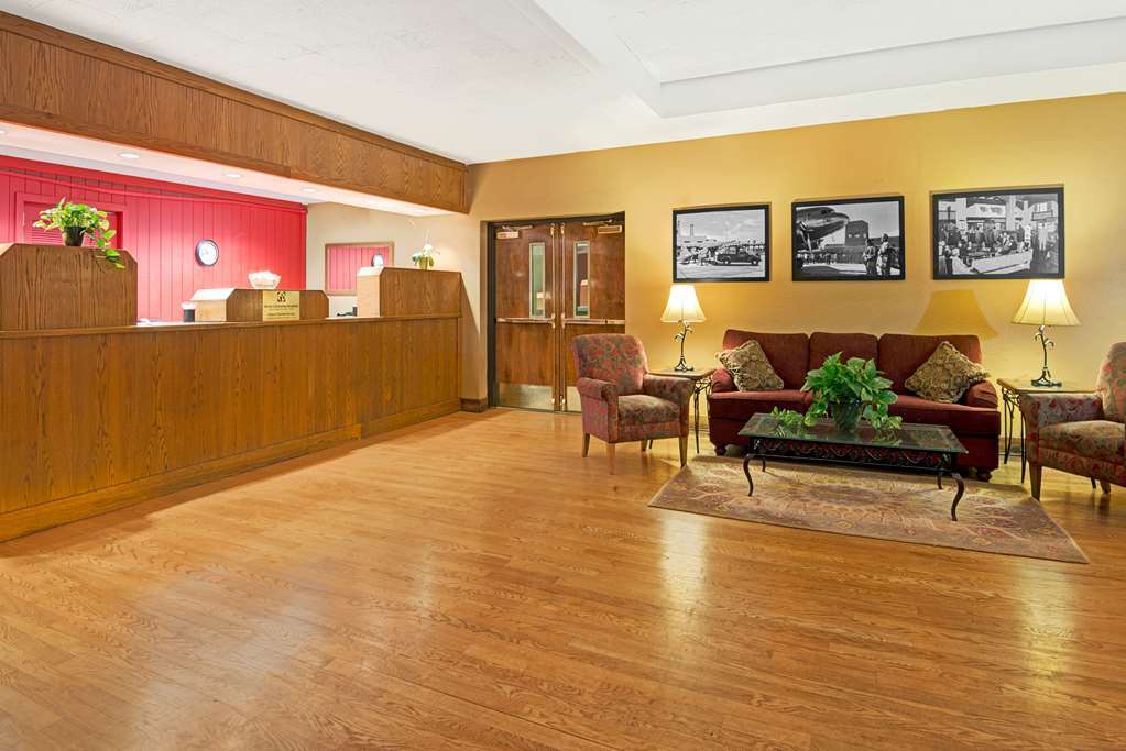 Отель Ramada By Wyndham Albuquerque Airport Интерьер фото