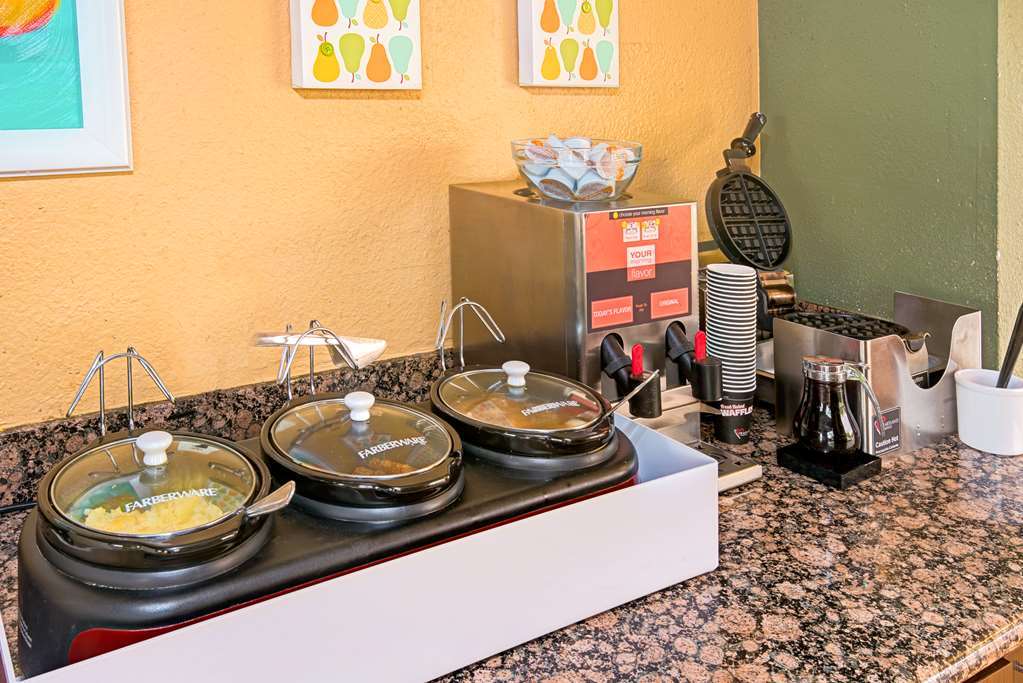 Отель Ramada By Wyndham Albuquerque Airport Удобства фото