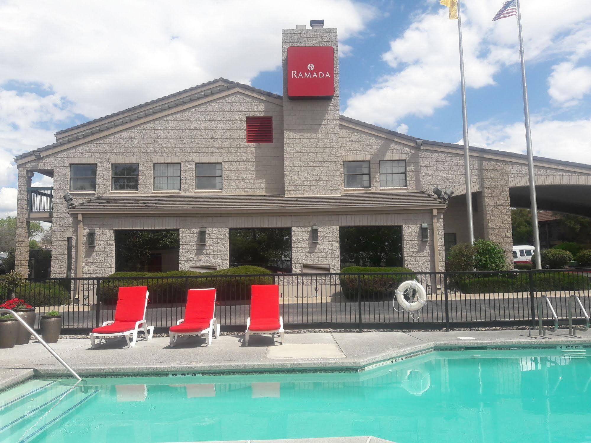 Отель Ramada By Wyndham Albuquerque Airport Экстерьер фото